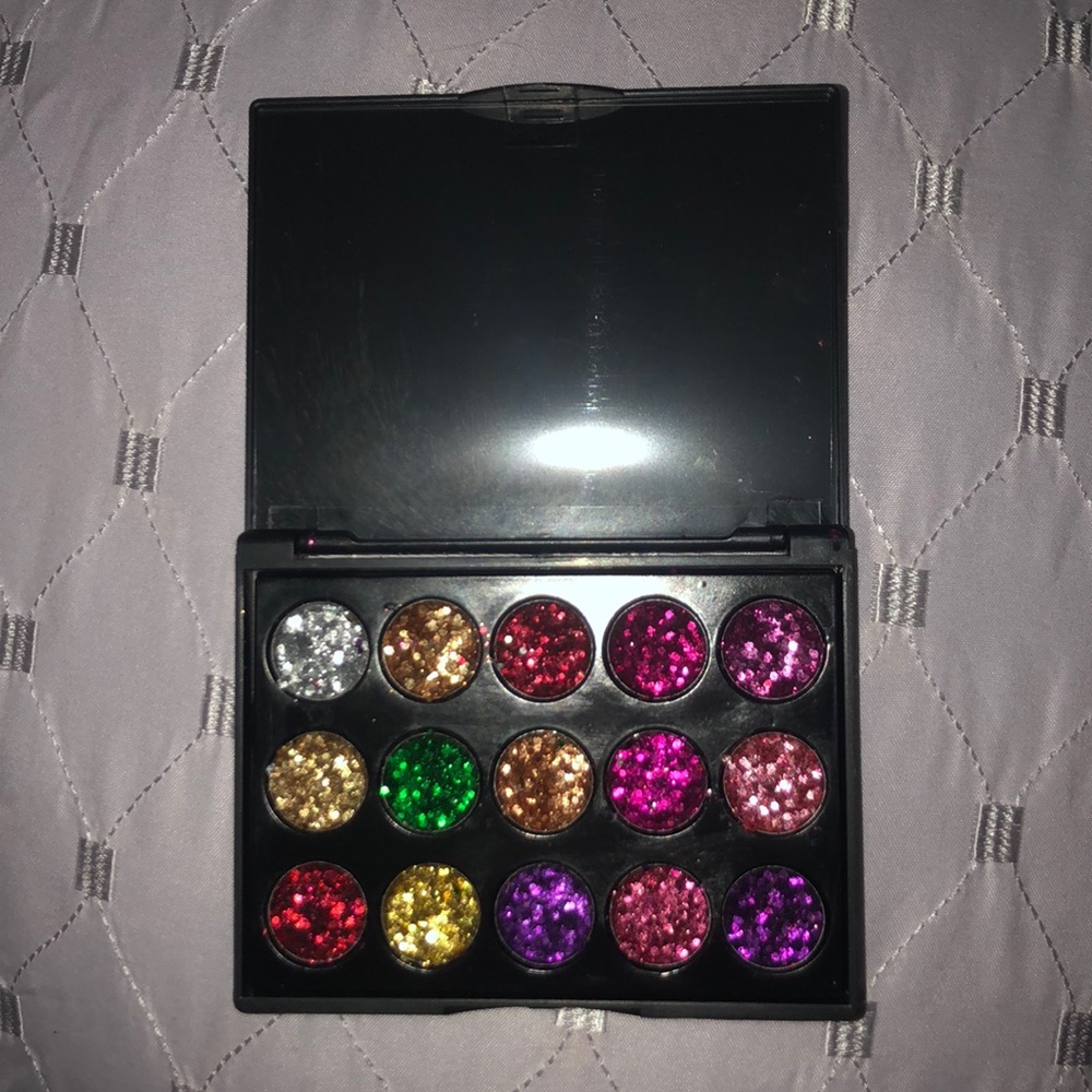 Cmaa DU 15 color glitter eye shadow!